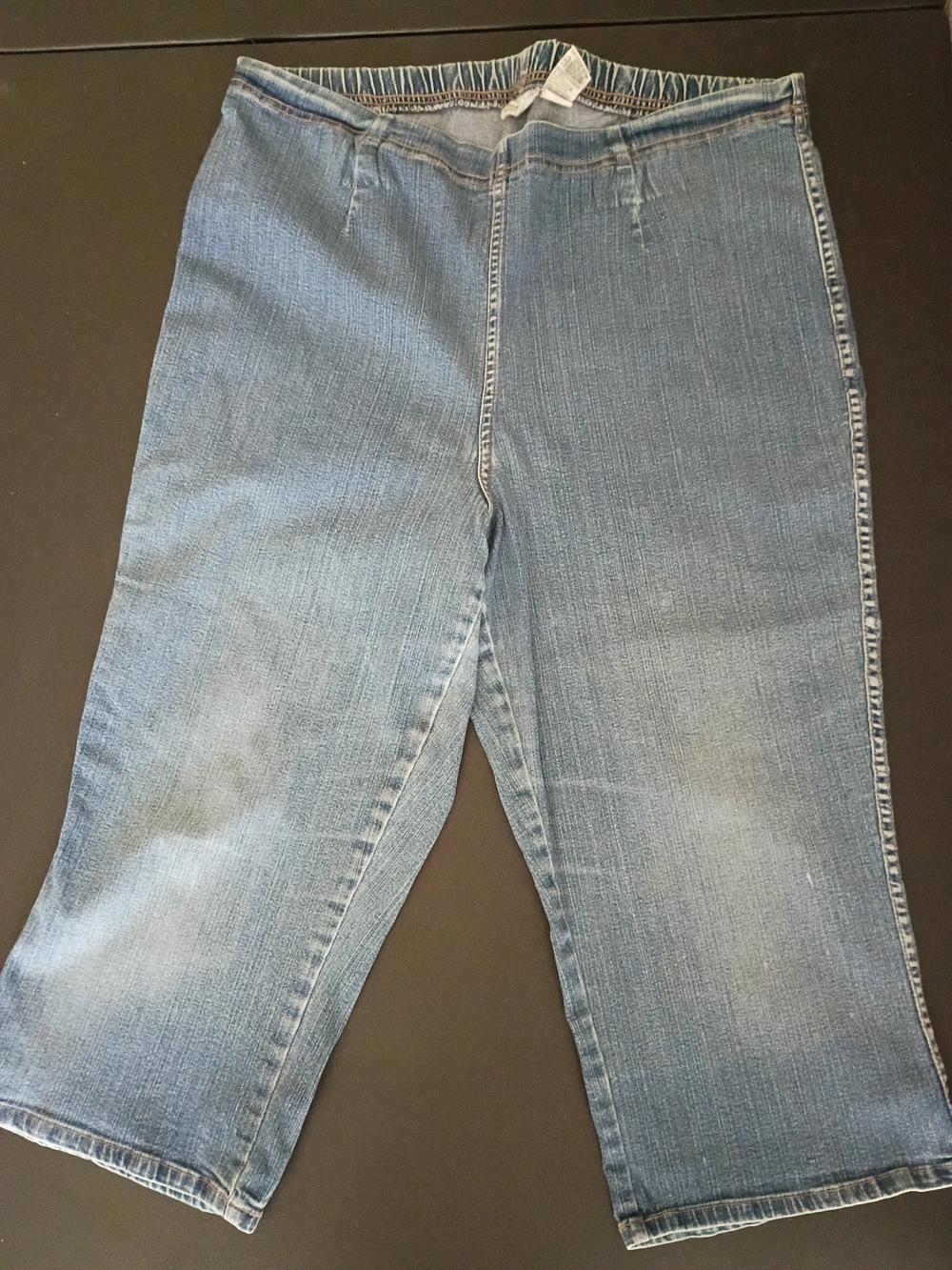 White Stag Women's Pull-On Stretch Denim Capri Jeans Medium Wash Size 18/20